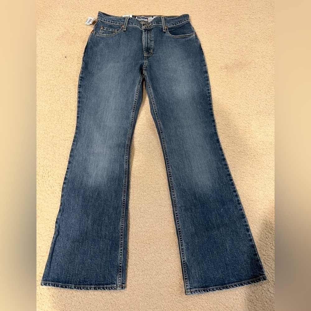 NWT Old Navy stretch - just below the waist boot cut jeans size 8 short